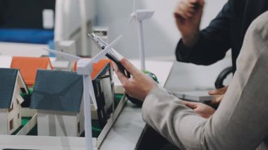 Belge üzerinde çalışmayı iş adamları