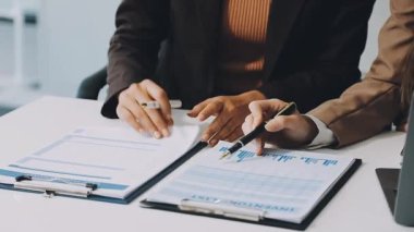 Ofiste çalışan iş kadını.