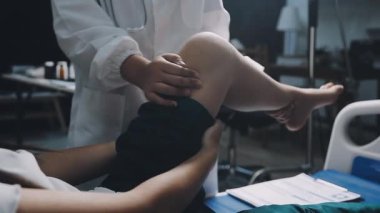 Hastane koğuşunda genç bir kadın