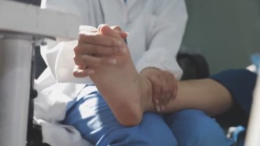 Hastanedeki bir doktoru kapatın.