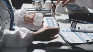 İş ekibi ofisinde toplanıyor.