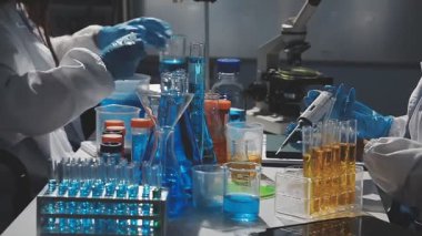 Laboratuvar araştırma bilim adamı.