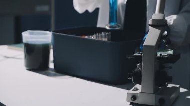 Laboratuvar mikroskop yakın çekim.