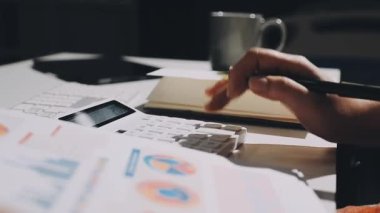 işadamı çözümlenirken mali grafiği