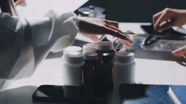 Kuaförde çalışan profesyonel bir kuaför.