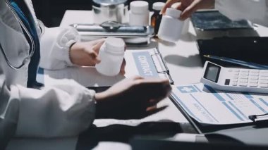 Kapat. İş yerinde bir doktor.