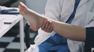 Ofisteki kadın doktor.