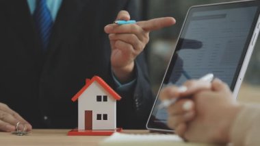 İşadamı evi sözleşme imzalama