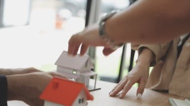 İş Adamları Tokalaşıyor