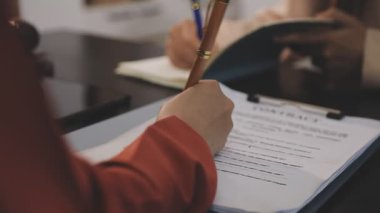 Ofiste birlikte çalışan iş adamları, orijinal fotoset