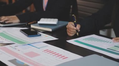 Ofiste çalışan iş adamları