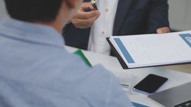 birlikte ofisinde çalışan iş arkadaşları