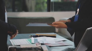 İş yerlerini kapatın. Ofiste el sıkışın.