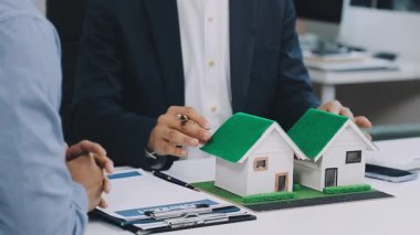 İş adamı ve model ev modeli