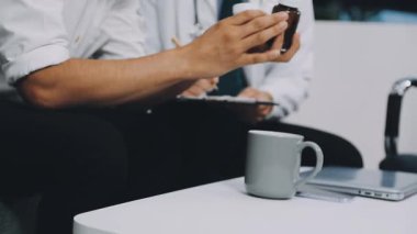 Doktor stetoskop ile dijital tablet holding