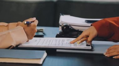 kadın el yazısı belgeye