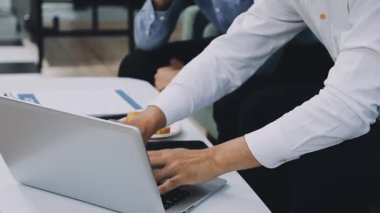 yakın çekim. yeni fikirleri tartışmak iş takım