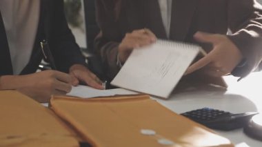 yakın plan - iş ekibinin ofiste çalışması