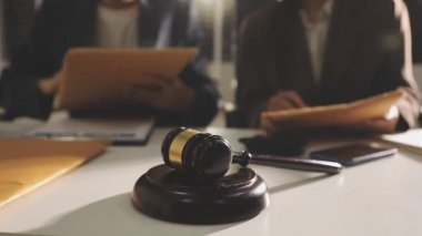 Avukat, hukuk ve adalet.