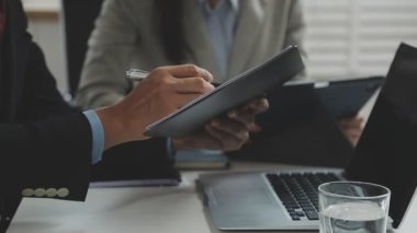 İş adamları toplantısı, tartışma ve işbirliği çalışıyor, takım