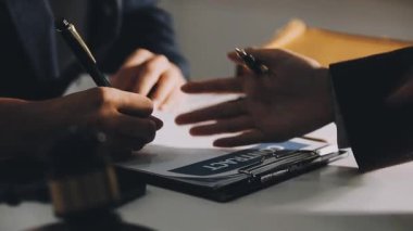 İş adamı günlüğünde yazıyor.