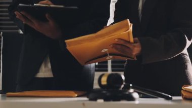 İş Adamları Tokalaşıyor