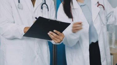 Hastanedeki doktorların yakın görüntüsü.