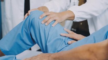 Hastane ofisindeki adam. Tıbbi ekip doktoru..