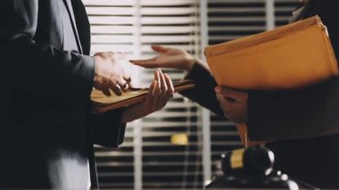 Ofisteki iş adamları