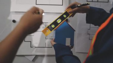 Adam Tutma Evi Modeli