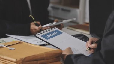 office belgelerinde imza işadamı