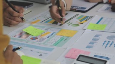 İş ekibi toplantısı ve planlama stratejisi