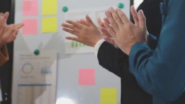 Ofiste çalışan iş adamları