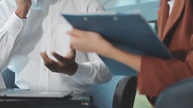 projede çalışan iş adamları