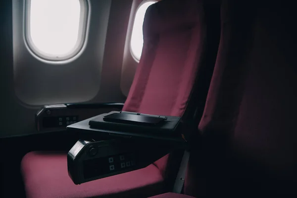 Atractiva Pasajera Asiática Del Avión Sentada Asiento Cómodo Escuchando Música —  Fotos de Stock