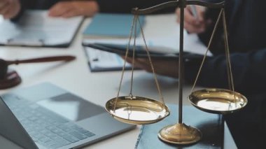 Denetim konsepti, idari mali müfettiş ve sekreter hesaplama dengesi raporları hazırlıyorlar. İç Gelir Servisi kontrol belgesi.