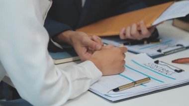 Hukuk firması geçmişinde takım toplantısı. Hukuk ve Hukuk Hizmetleri kavramları.