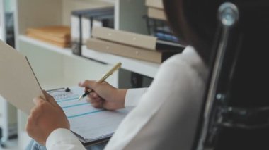 Hukuk firması geçmişinde takım toplantısı. Hukuk ve Hukuk Hizmetleri kavramları.