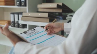 Hukuk firması geçmişinde takım toplantısı. Hukuk ve Hukuk Hizmetleri kavramları.