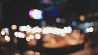 Bulanık şehir ışıkları modern büyük şehrin gecesinde