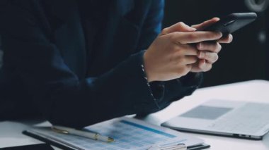 Ofisteki iş adamı.