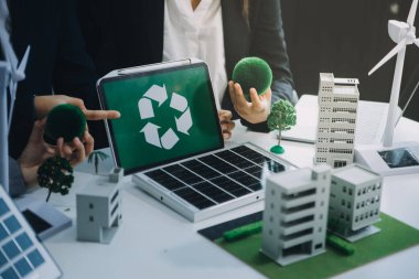 Karbon dengeli fiyat raporu CO2 emisyonu. ESG etik KOBİ ofisindeki gelecekteki büyüme ağı sıfır atığı küresel ısınma sosyal meseleleri projesini koruyor. Bir grup Asyalı SDG 'nin planı