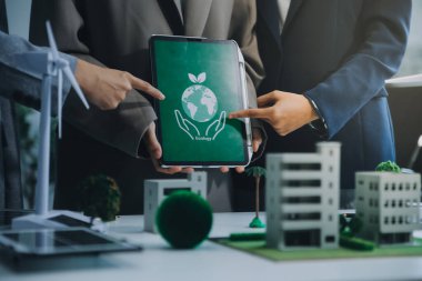 Karbon dengeli fiyat raporu CO2 emisyonu. ESG etik KOBİ ofisindeki gelecekteki büyüme ağı sıfır atığı küresel ısınma sosyal meseleleri projesini koruyor. Bir grup Asyalı SDG 'nin planı