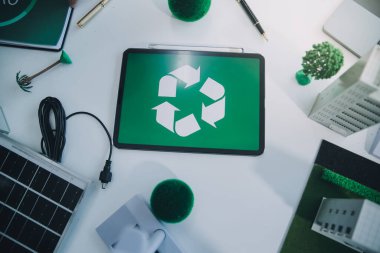 Karbon dengeli fiyat raporu CO2 emisyonu. ESG etik KOBİ ofisindeki gelecekteki büyüme ağı sıfır atığı küresel ısınma sosyal meseleleri projesini koruyor. Bir grup Asyalı SDG 'nin planı