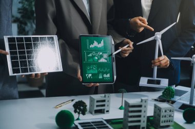 Karbon dengeli fiyat raporu CO2 emisyonu. ESG etik KOBİ ofisindeki gelecekteki büyüme ağı sıfır atığı küresel ısınma sosyal meseleleri projesini koruyor. Bir grup Asyalı SDG 'nin planı