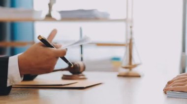 bir sözleşme imzalamadan işadamı