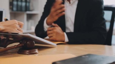 Avukat ve hukuk kavramı.