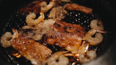 Yakiniku, Japonya 'nın en popüler yemek pişirme tarzlarından biridir..
