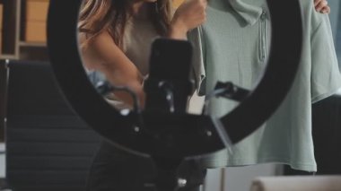 Stüdyoda kadın terzi