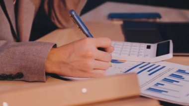 Not etmek üstünde yazma iş adamı